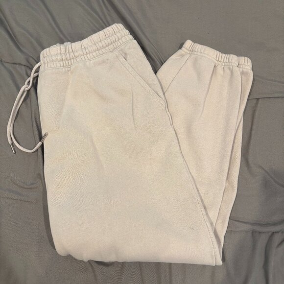 A&F- Essential Sunday in Cream Luxury sweatpants - Picture 1 of 2